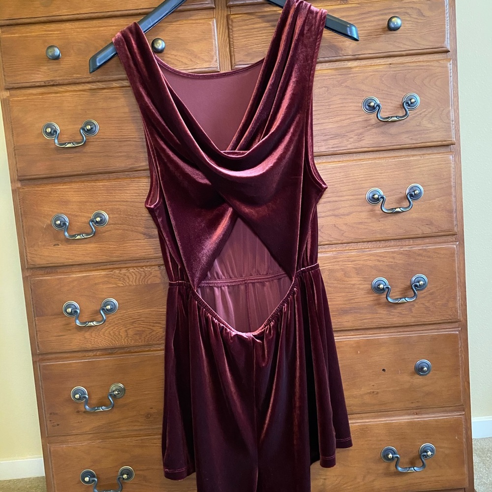 🌹Burgundy Velvet Romper🌹 - Picture 3 of 4